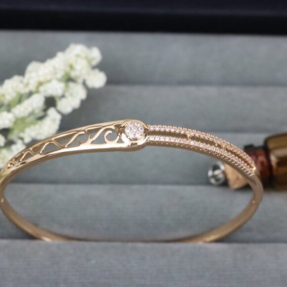 Elegant Rose Gold Bangle with Filigree & Sparkling Center Stone, XPBL0418 - Picture 10 of 12